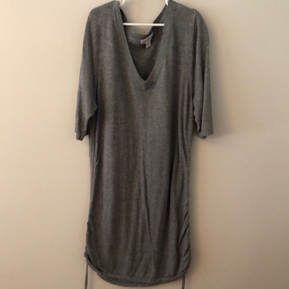 Three quarter length gray shirt with side rouching